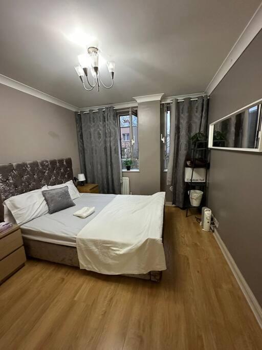 A 2 Standard Bedrooms Flat Лондон Екстериор снимка