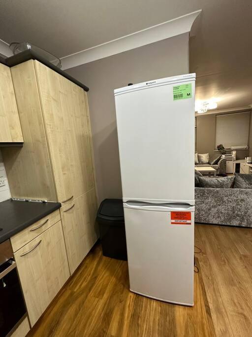 A 2 Standard Bedrooms Flat Лондон Екстериор снимка
